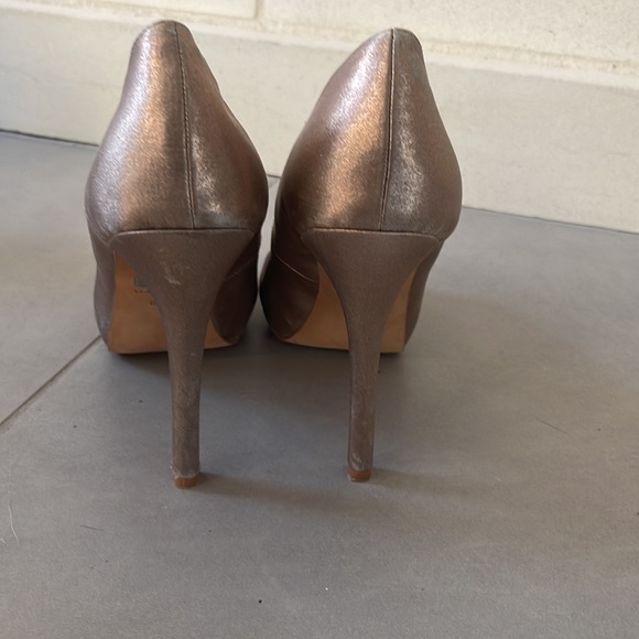 Badgley Mischka peep toe platform heels - Picture 3 of 5